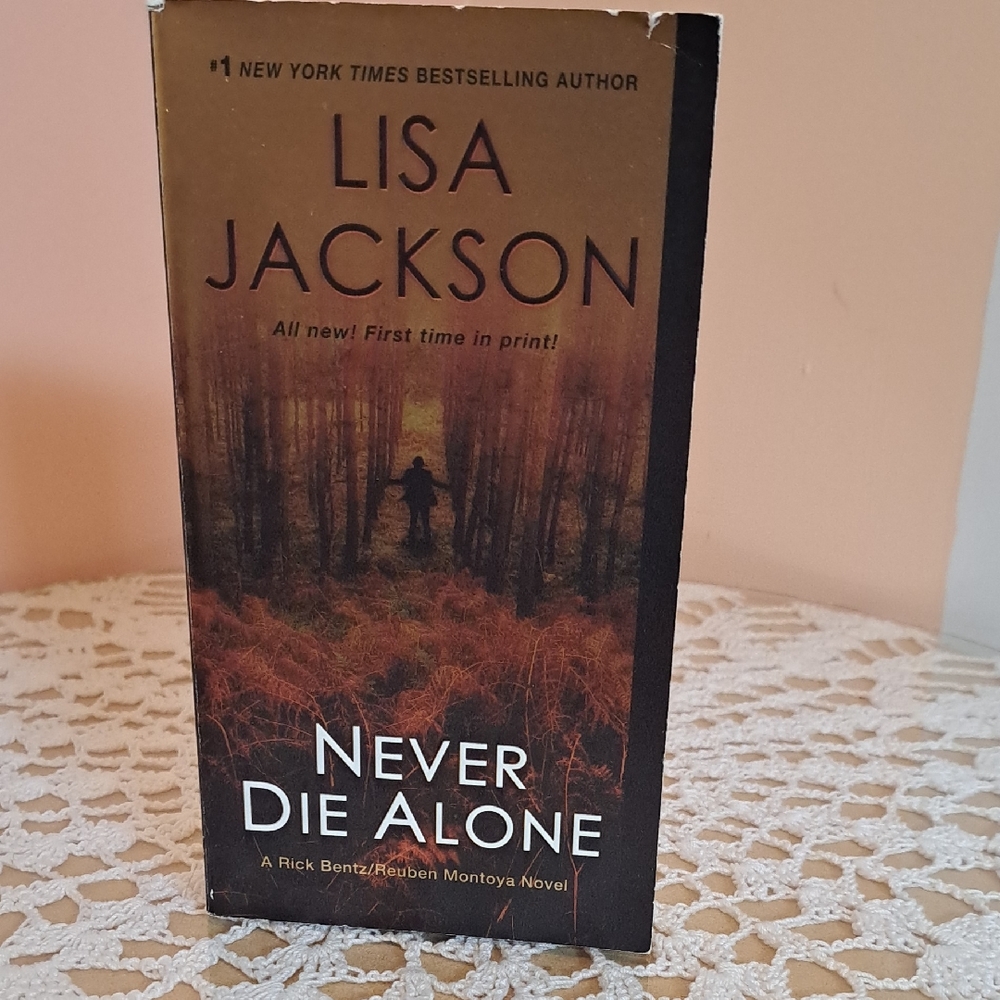 Lisa Jackson 'Never Die Alone' Book